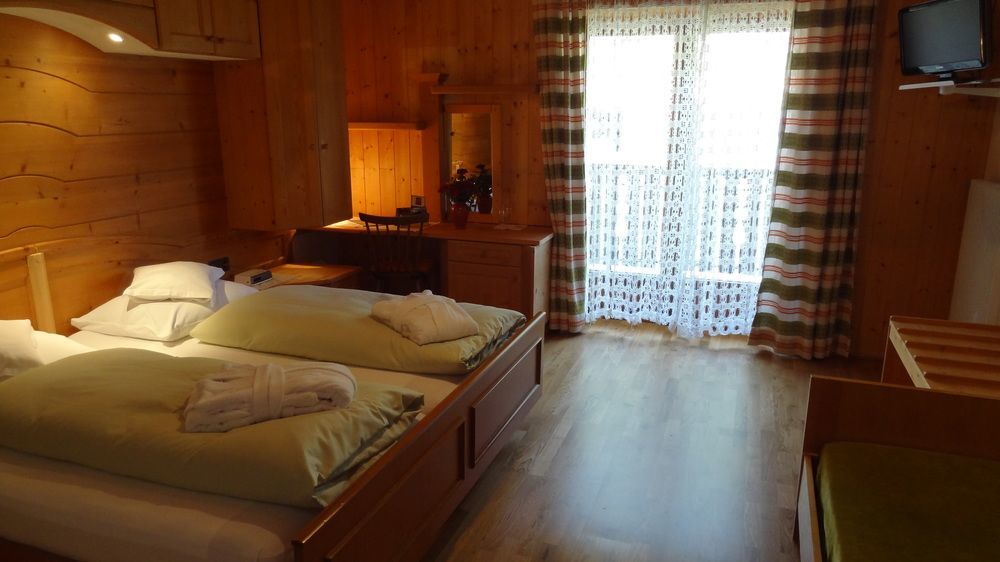 Hotel Alpenland Мосо Екстериор снимка