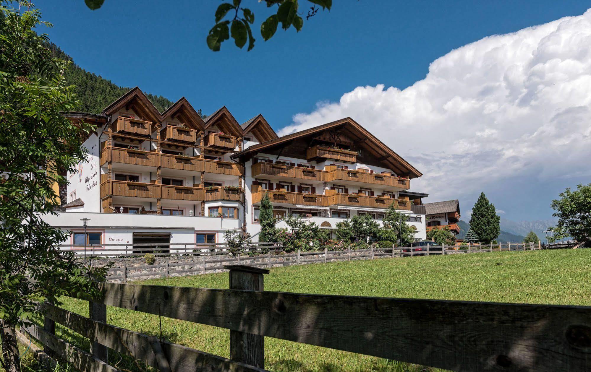 Hotel Alpenland Мосо Екстериор снимка