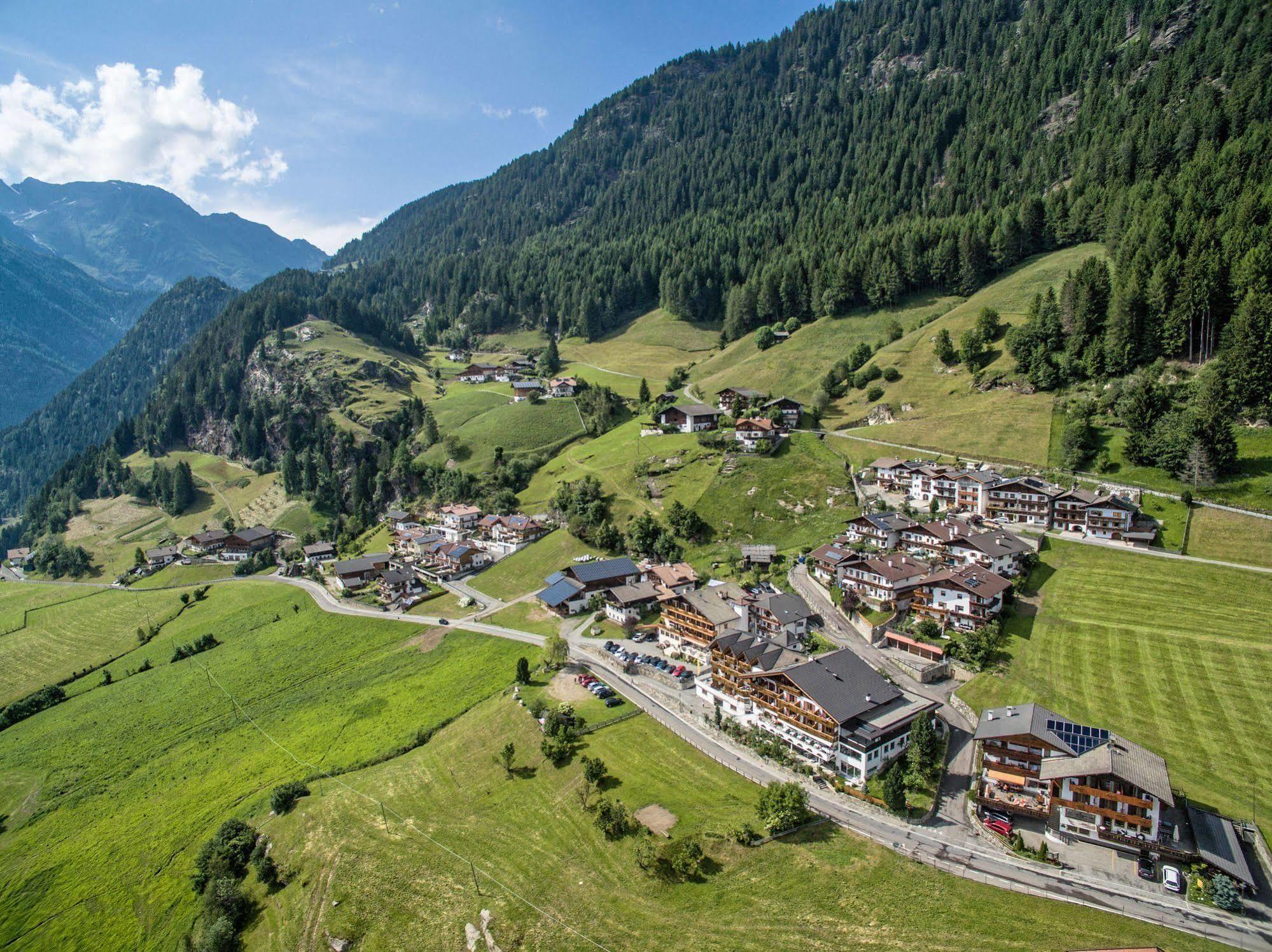 Hotel Alpenland Мосо Екстериор снимка