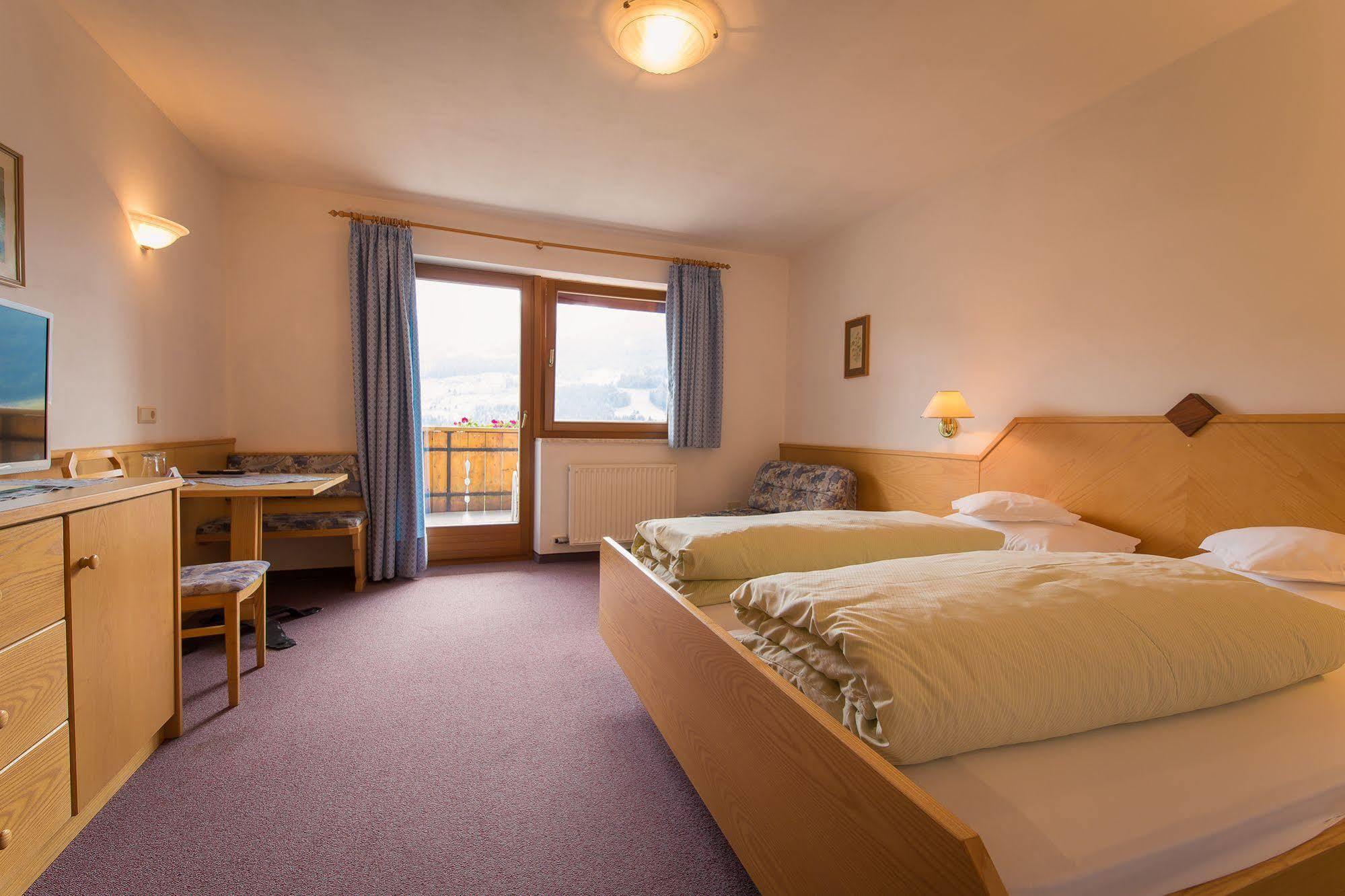 Hotel Alpenland Мосо Екстериор снимка